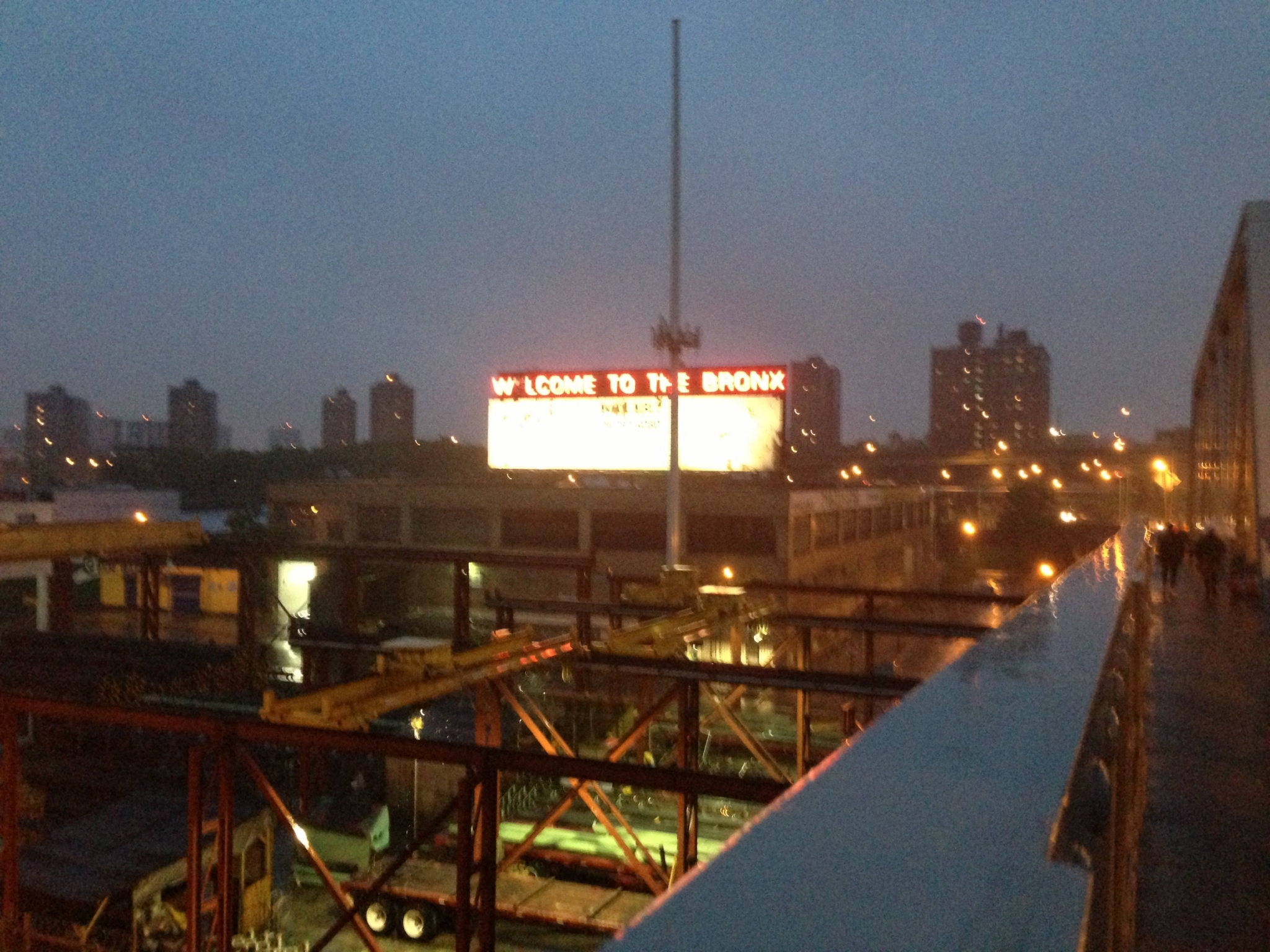 Im Regen zu Fuß nach Brooklyn