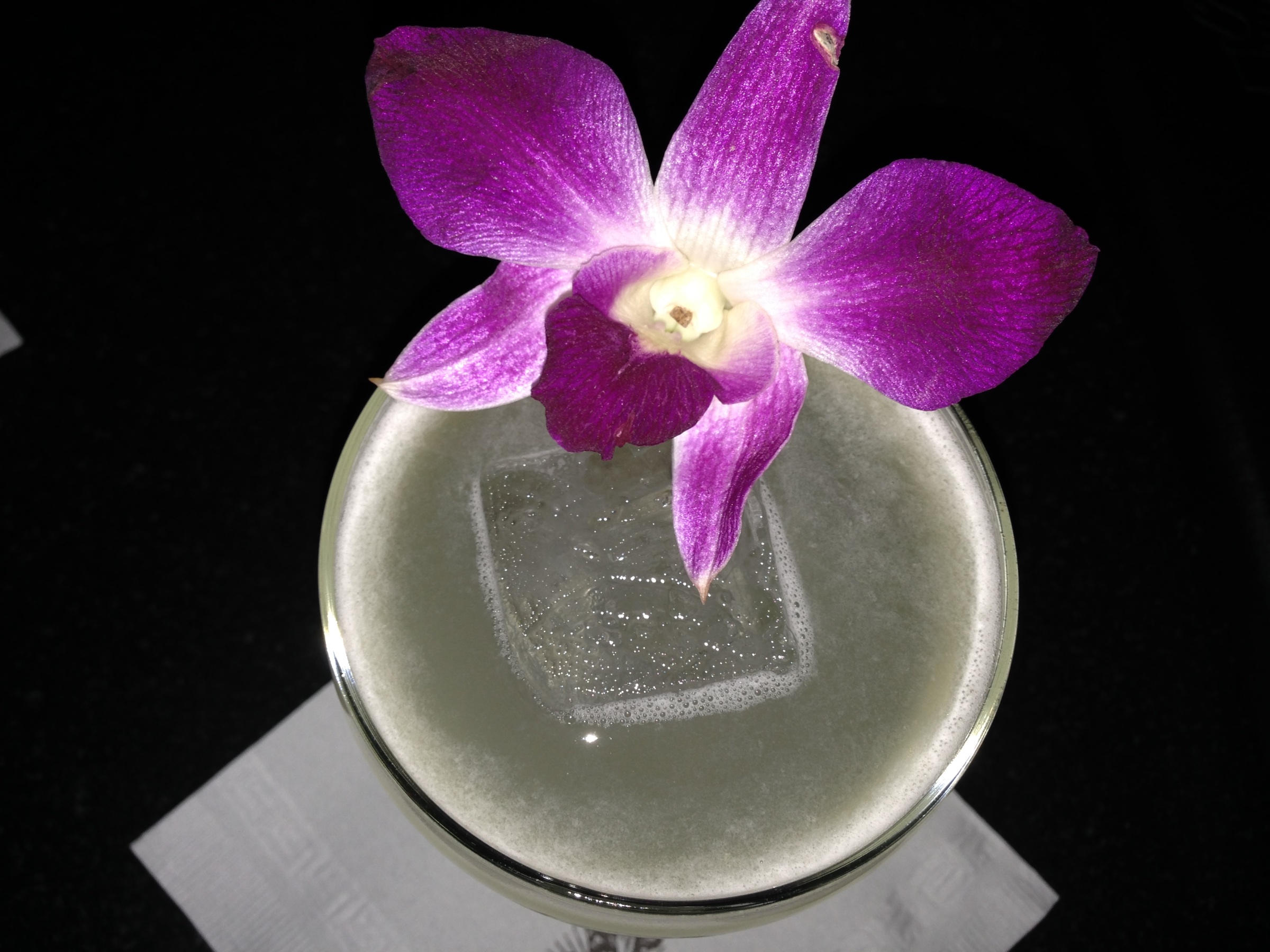 Cocktail mit Blume